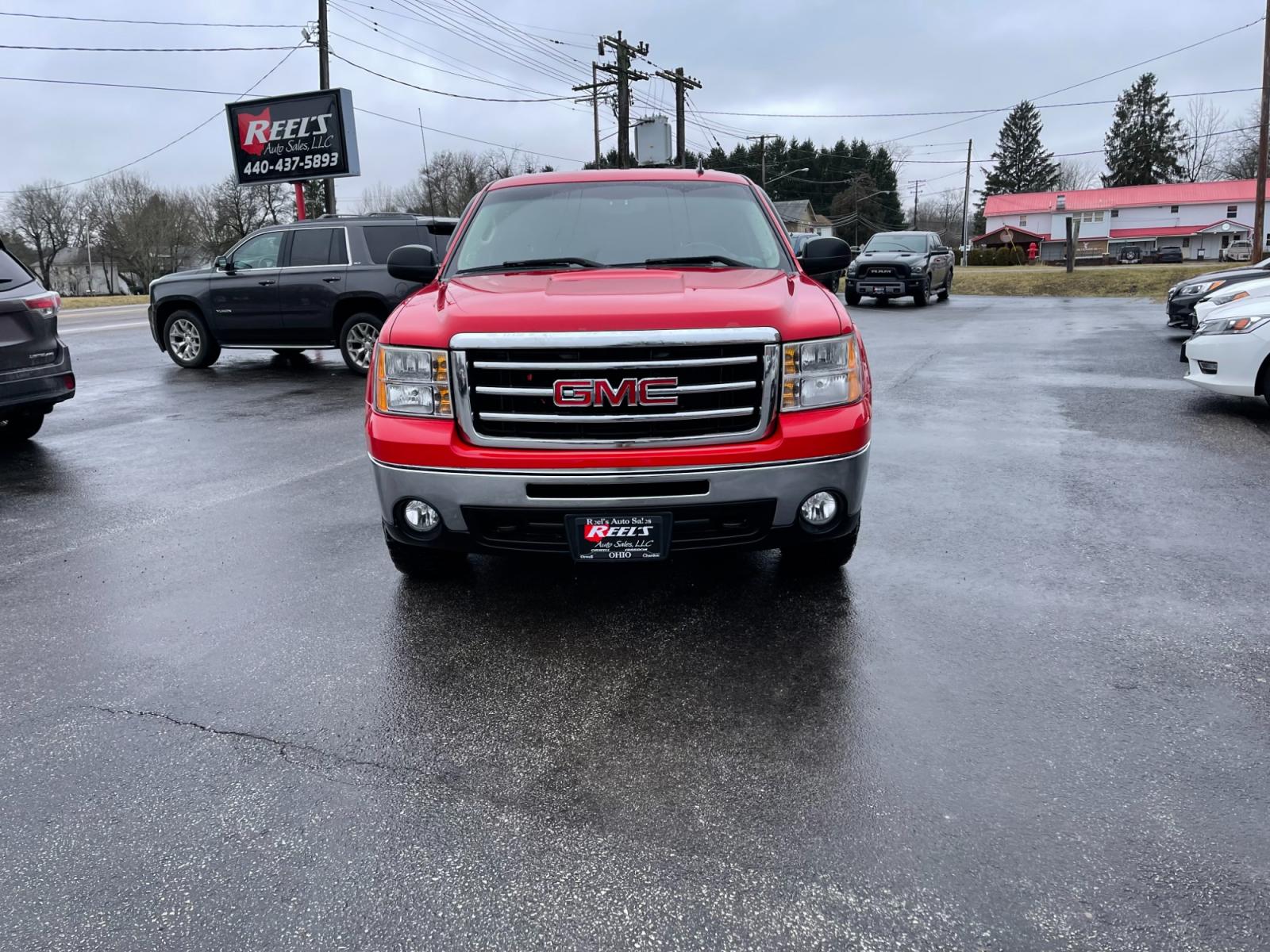 2012 Red /Black GMC Sierra 1500 SLE Crew Cab 4WD (3GTP2VE78CG) with an 5.3L V8 OHV 16V FFV engine, 6-Speed Automatic transmission, located at 11115 Chardon Rd. , Chardon, OH, 44024, (440) 214-9705, 41.580246, -81.241943 - This 2012 GMC Sierra 1500 SLE Crew Cab is a well-equipped full-size pickup truck with a robust 5.3-liter Vortec V8 engine, paired with a 6-speed automatic transmission, offering a generous towing capacity of 9,500 pounds. It features the Z71 Off-Road package for enhanced performance in varied terrai - Photo #1